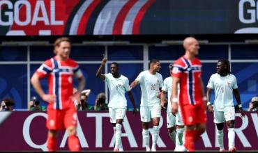 Con un triplete de Dembélé, Francia goleó a Noruega y se quedó con el Grupo I