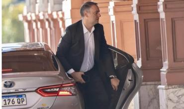 Cuenta regresiva: Manuel Adorni tiene horario de salida de la Casa Rosada y Javier Milei apura la transición