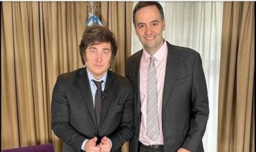Milei evitó la foto de despedida con Adorni y se limitó a repostear los mensajes de Karina y Bullrich