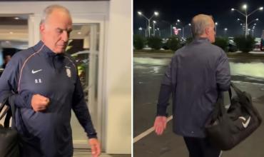 La llegada de Bielsa a Uruguay tras la eliminación en el Mundial: la solitaria caminata y el jugador que lo respaldó