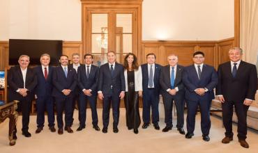 El Gobierno busca convencer a los gobernadores de incorporar colectoras para suspender las PASO