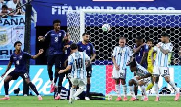 La divertida reacción de Messi al especial pedido de varios futbolistas de Cabo Verde después del partido