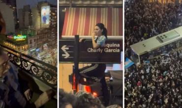 Charly García salió al balcón a festejar el histórico triunfo de Argentina en la esquina que lleva su nombre