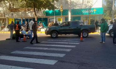 Una mujer de 75 años fue atropellada mientras cruzaba por la senda peatonal en avenida Rivadavia