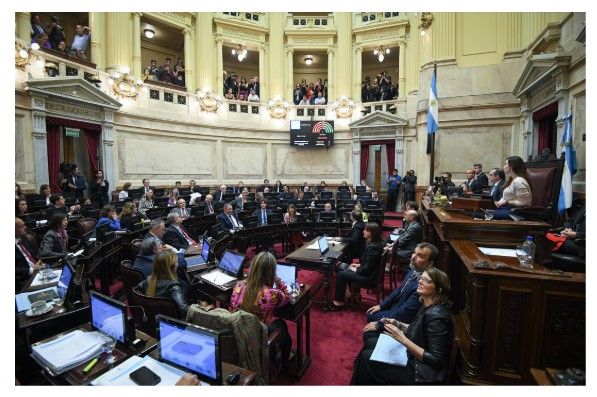 Los senadores pasarán a cobrar 12 millones de pesos por mes