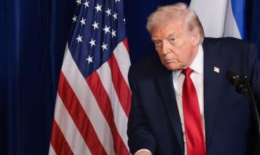 Trump confirmó que Estados Unidos atacó posiciones de Irán tras la muerte de tres militares: “Los golpeamos muy duro”