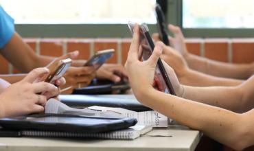 Martín Nistal, director del Observatorio de Argentinos por la Educación: "No hay evidencia contundente de que prohibir el celular mejore el aprendizaje"