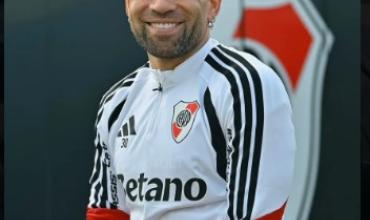 Otamendi llegó a River Camp, entrenó a la par y podría ser titular el sábado