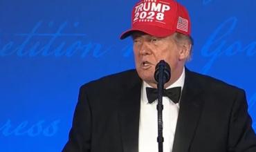 Trump bromeó nuevamente con presentarse en las elecciones de 2028