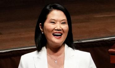 El fujimorismo vuelve al poder: Keiko Fujimori asume la presidencia de Perú en el mismo día en que su padre lo hizo hace 36 años