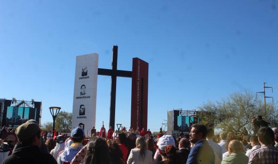 Según la Iglesia se congregaron más de 3.000 fieles en la conmemoración por los 50 años del martirio de Enrique Angelelli en Punta de los Llanos