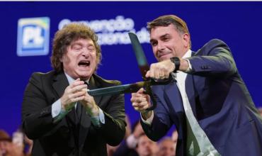 Flávio Bolsonaro responsabilizó a Lula por la crisis con Argentina y envió un mensaje de apoyo a Milei