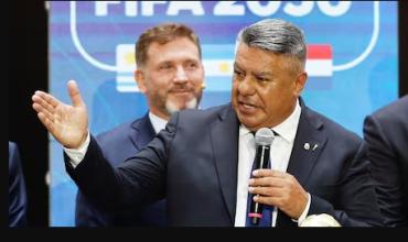 Chiqui Tapia anunció que la AFA comenzó las gestiones para que la Argentina sea sede de toda la fase inicial del Mundial 2030