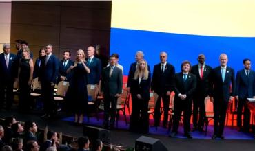 Javier Milei acompañó la asunción del nuevo presidente de Colombia, en medio de un megaoperativo antiterrorista