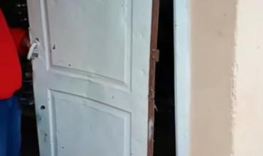 Delincuentes rompieron la puerta del centro vecinal del barrio Las Ágaves y se llevaron numerosos objetos