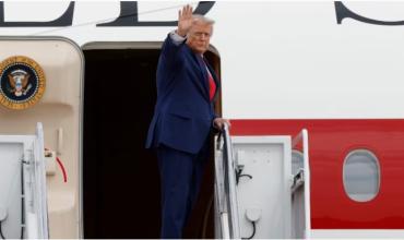 Ante una amenaza de ataque iraní, Trump abandonó en secreto el Air Force One y la prensa quedó como “señuelo”