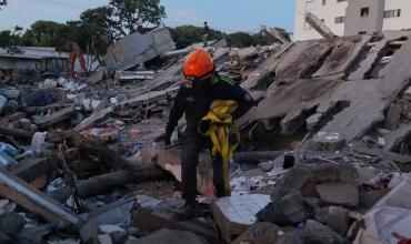Colombia: ascienden a 240 los fallecidos y buscan a miles de sobrevivientes entre los escombros