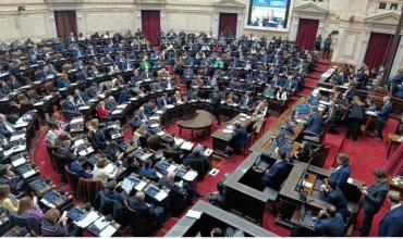 La oposición impulsa proyectos para aliviar las deudas de las familias y reclama abrir el debate en el Congreso