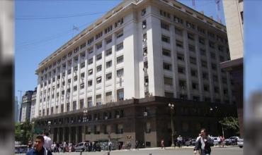 El Gobierno oficializó la flexibilización de los créditos en dólares para empresas no exportadoras