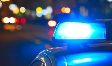 Choque entre una moto y una camioneta dejó a una mujer asistida en avenida Angelelli