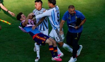 Paredes recibió una de las sanciones más severas en la historia de los Mundiales: el antecedente de Luis Suárez y cuándo volvería a jugar