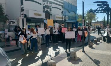 Familiares de Simón marcharon frente a Tribunales y reclamaron que avance la investigación