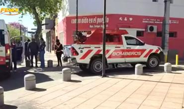 Motociclista chocó contra un poste de la peatonal y fue trasladada al hospital