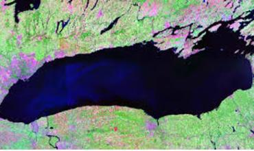Trump firmó una orden ejecutiva para cambiar el nombre del Lago Ontario a Lago América