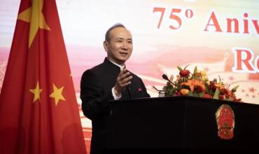 El embajador de China en la Argentina cruzó a un funcionario de Milei que acusó a Beijing por la tragedia en Nepal