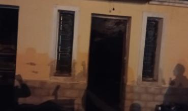 Voraz incendio destruyó por completo una habitación en Aguadita de Vargas