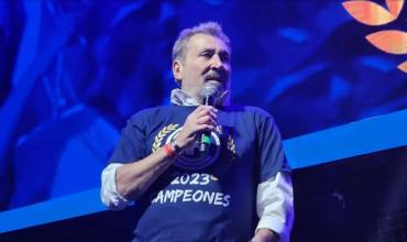 Un nuevo presidente del fútbol argentino se quejó de los arbitrajes: “Jugamos contra 12”