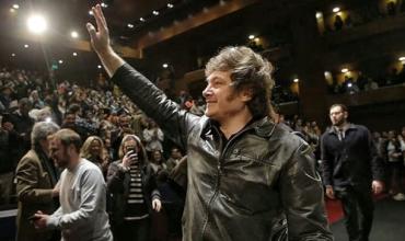 La Libertad Avanza activa campaña: Javier Milei pisa Buenos Aires y recibe a legisladores en Rosada