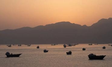 Irán atacó un petrolero de Togo en el estrecho de Ormuz y acusa a Estados Unidos de provocación