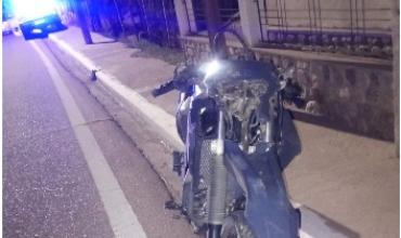 Un joven cayó de su moto en Pinchas y fue trasladado a Capital por la gravedad de sus lesiones