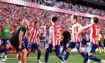 Atlético de Madrid venció al Real en un derbi caliente y se prendió en La Liga de España