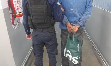 Intento de robo en un supermercado: quiso llevarse mercadería y terminó detenido