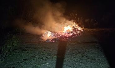 Una quema de pastizales y residuos encendió las alarmas en un distrito de Sañogasta: no hubo daños en la vivienda