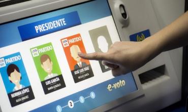 Voto electrónico: un especialista explica cómo funciona el sistema híbrido y por qué el voto por celular está lejos