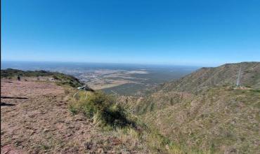 Un parapentista de 61 años cayó unos 70 metros en el Campeonato Argentino de Parapente en el Cerro El Morro y está internado con fracturas