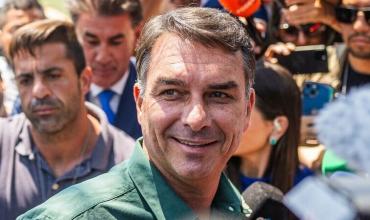  Brasil: Flávio Bolsonaro visitó a su padre en prisión domiciliaria