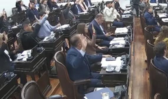 La Legislatura aprobó por unanimidad la ley que regula el uso de celulares en las escuelas de La Rioja