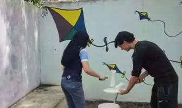 Alumnos de la EPET N° 1 recuperan una plaza con murales, un jardín vertical y códigos QR sobre la historia del barrio