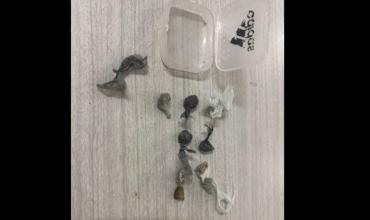 Detuvieron a dos jóvenes con presunta marihuana cerca de un colegio secundario en Anguinán