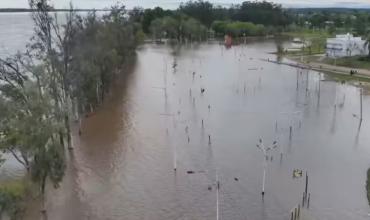 Más de 500 personas dejaron sus casas en Corrientes por la crecida de los ríos Paraná y Uruguay