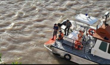Naufragio en el Paraná: buscan a tres pescadores que desaparecieron tras el hundimiento de su bote