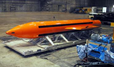 Irán asegura que tiene la bomba aérea más grande de Estados Unidos
