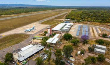 Dolarizan la tasa aeroportuaria y viajar desde La Rioja podría ser más caro