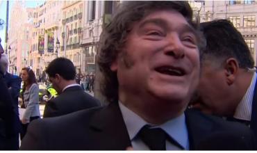 Milei le aseguró a un periodista español que no llegar a fin de mes “es un slogan barato”