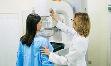 Entre saber y actuar: 4 de cada 10 mujeres en Argentina no se realizan la mamografía regularmente