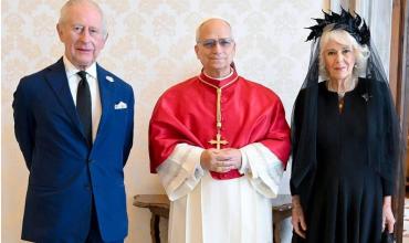 El papa León XIV recibió un título de la Iglesia de Inglaterra por parte del rey Carlos III